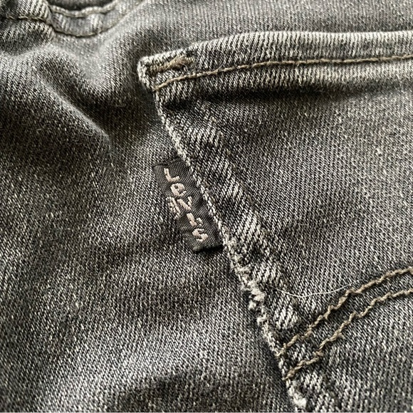 Levi’s 710 Jeans - Picture 9 of 9
